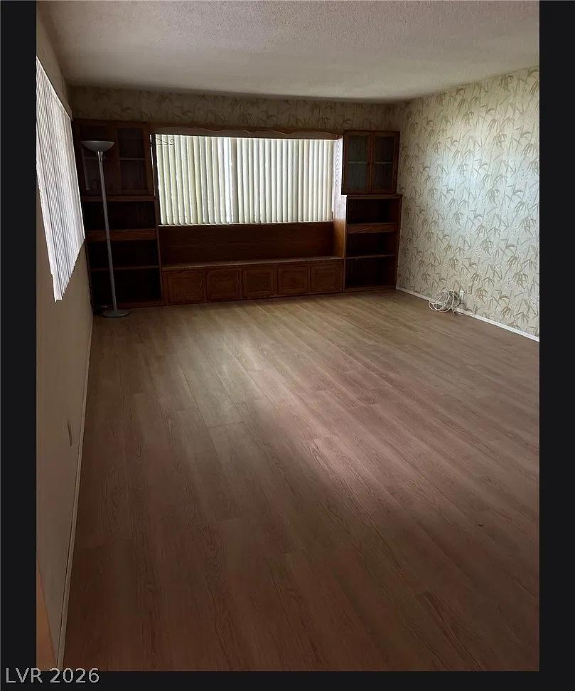 4 bed, 2.0 bath, 2042 sqft, $1,995 — Photo 3