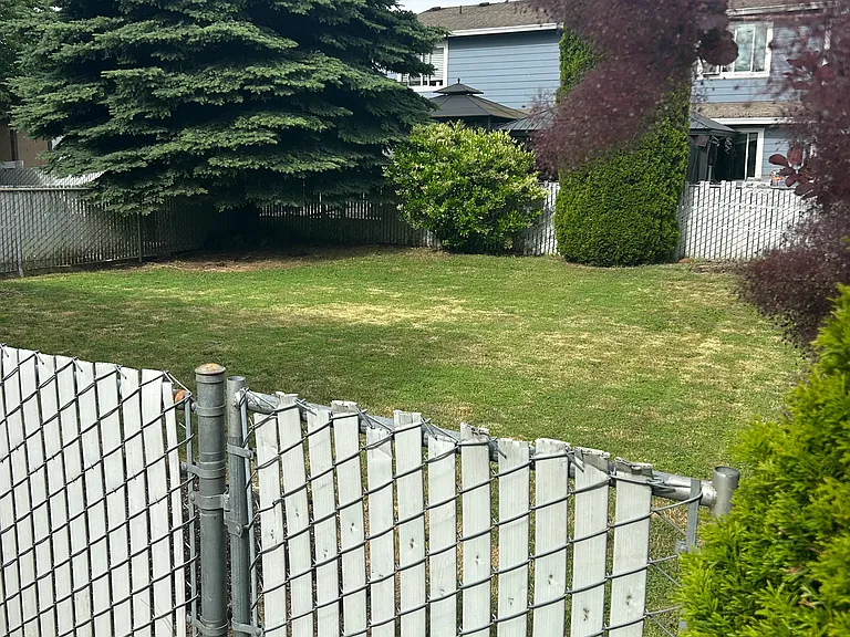 814 SE 153rd Ave #B — Photo 3