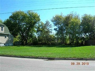 3rd image of 8063 Crapo St