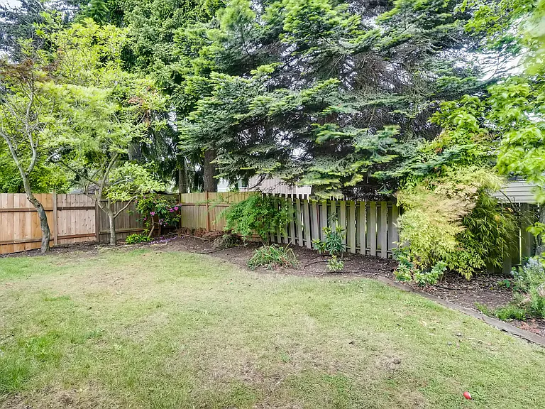 7055 25th Ave NE — Photo 15