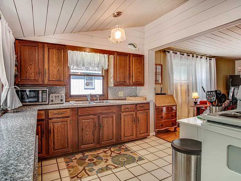 103 Lakeshore Dr — Photo 6