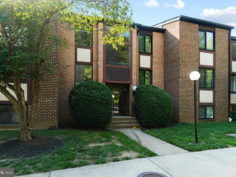 9705 Kings Crown Ct #101 — Photo 1