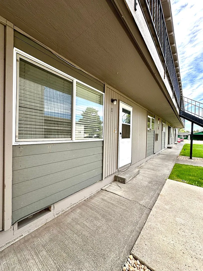 L1620 — Photo 1