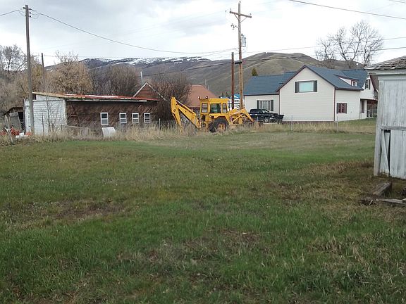 3rd image of 174 N 5th St