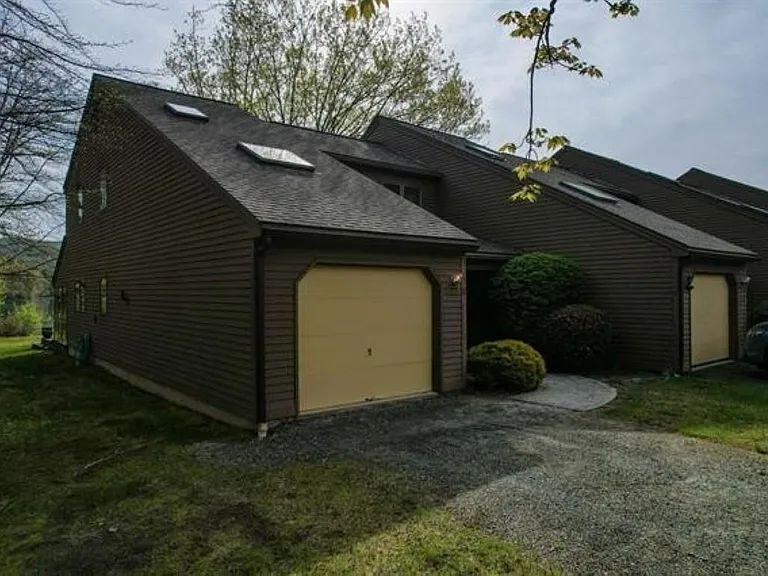 15 Manor Estates Dr #1 — Photo 1