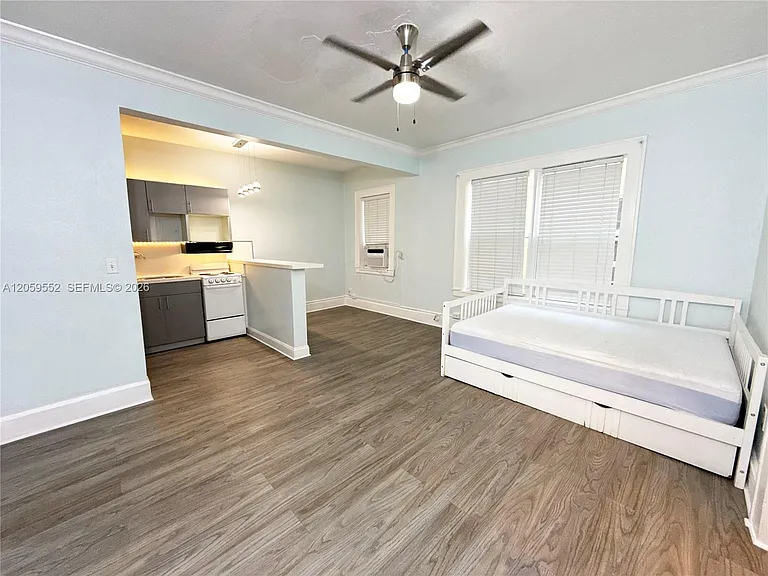 124 Mendoza Ave #3 — Photo 2