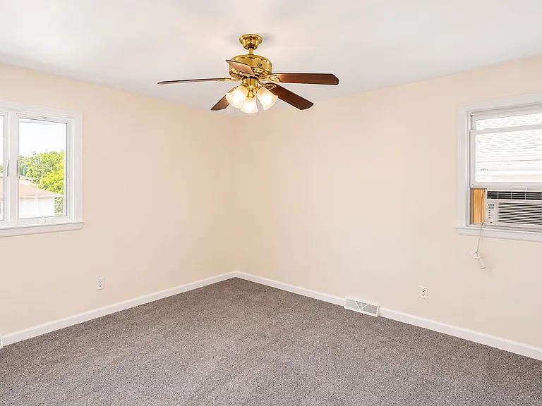 124 Kelvin Ave #2 — Photo 13