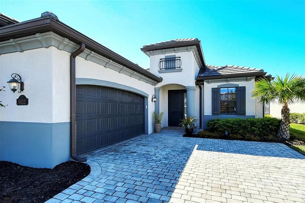 3 bed, 2.5 bath, 1900 sqft, $11,000 — Photo 3