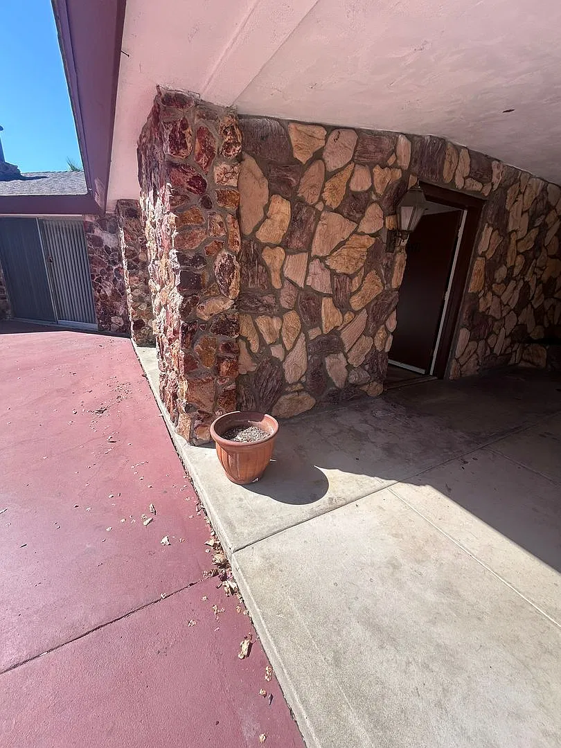 4bed/2 Bath Home Available Now! Near Major Freeways And So Much More! — Photo 4