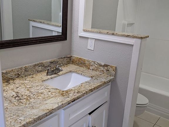3rd image of 1660 Richmond Ave APT 16