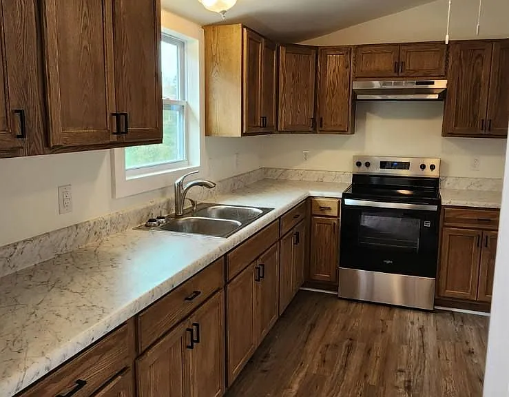 390 Archer Rd — Photo 4