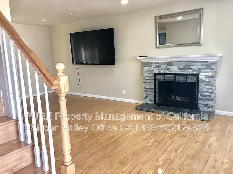 1694 Starlite Dr — Photo 2