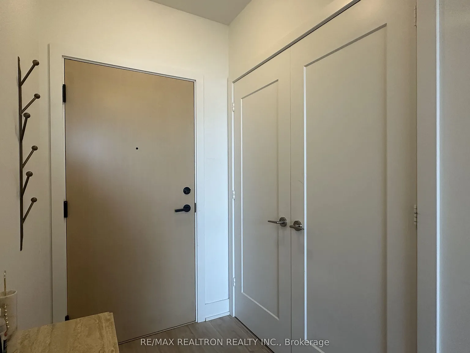 J. Davis House — Photo 2