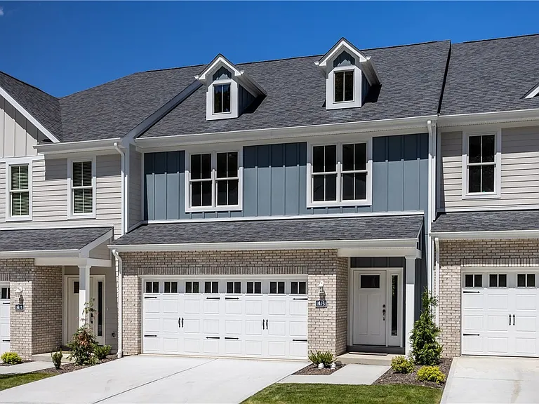 413 Walnut Ct — Photo 1