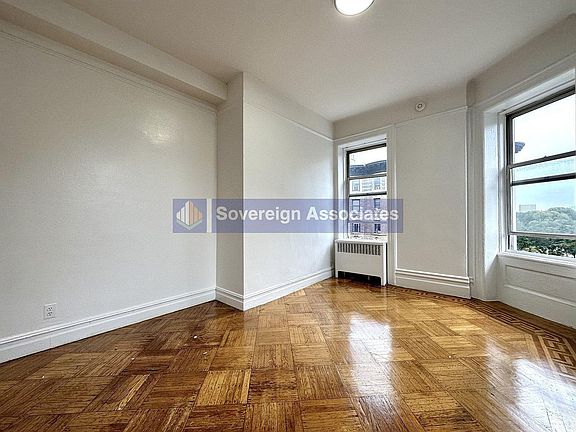 3rd image of 936 W End Ave APT E12