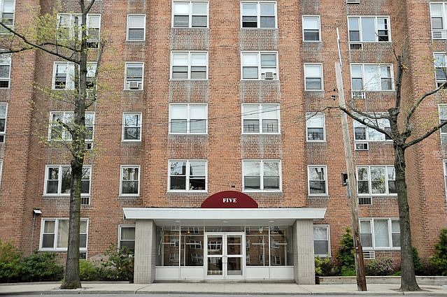 1st image of 5 Sadore Ln APT 3C