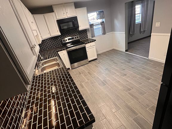 5th image of 1005 W Main St #B