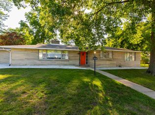 1660 Southbrook Dr, South Bend, IN 46614