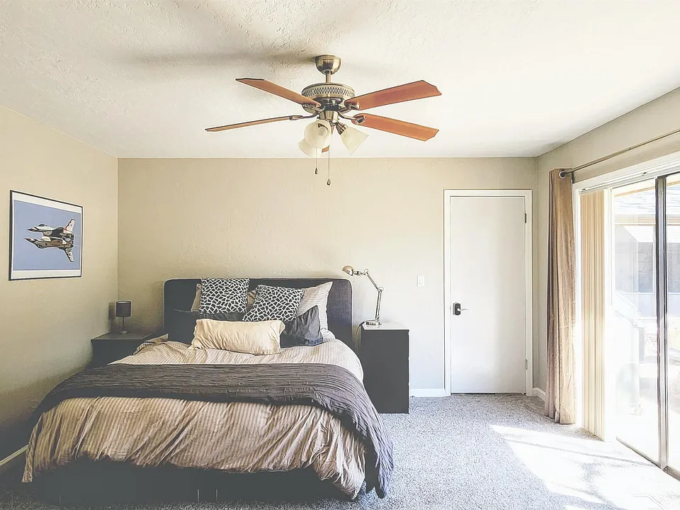 1813 Calico Ln