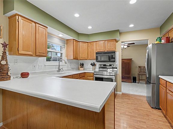 3rd image of 340 Royal Wood Ct