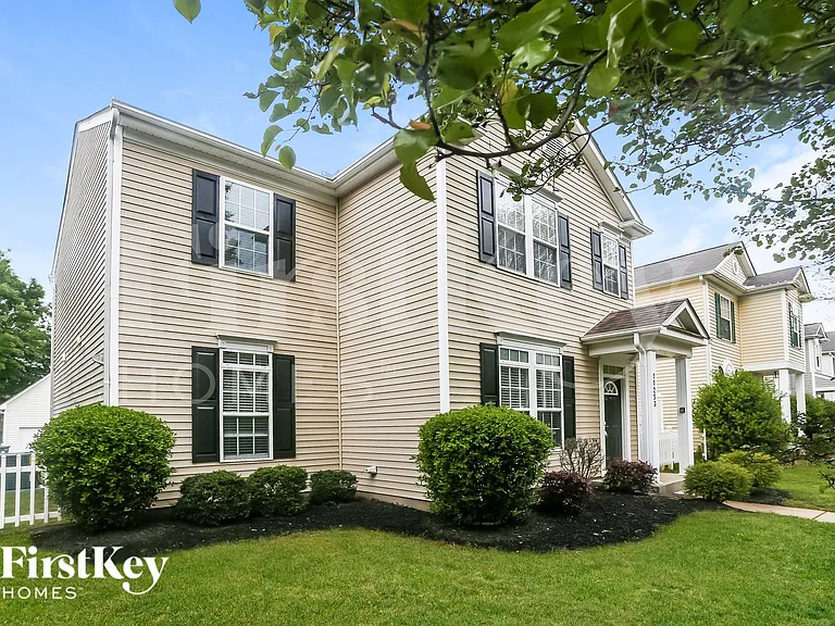 11253 Heritage Green Dr — Photo 3