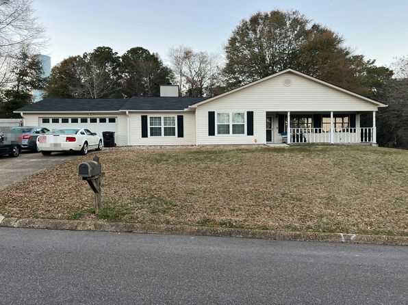 49 Lakeside Dr, Level Plains, AL 36330