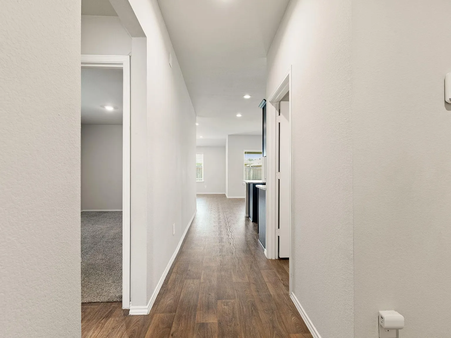 3 bed, 2.0 bath, 1637 sqft, $1,800 — Photo 4