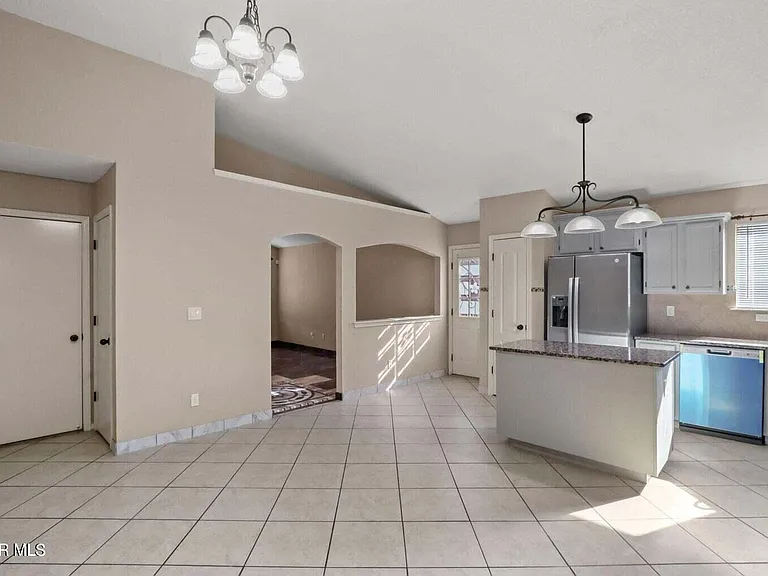 804 Desert Cactus Dr — Photo 8