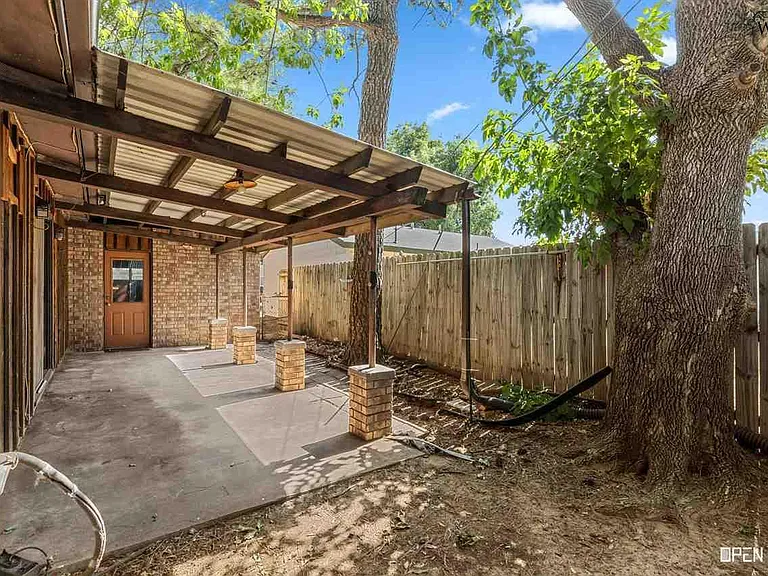 2920 Cunningham Dr — Photo 24
