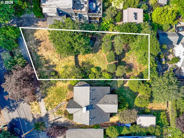 7202 S Corbett Ave #13, Portland, OR 97219