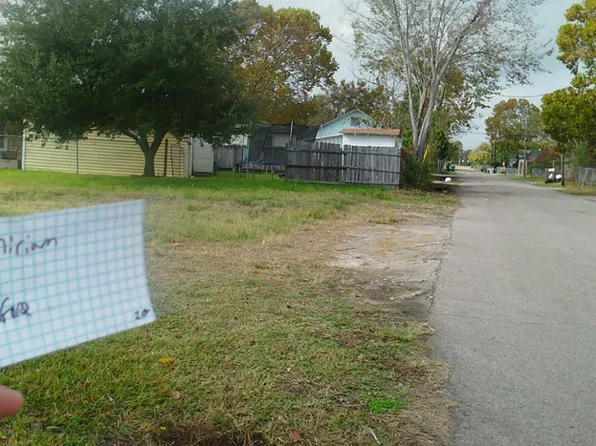 408 Miriam St, Baytown, TX 77520