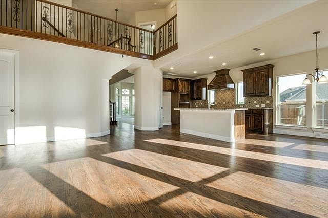 1st image of 305 Gentle Creek Dr
