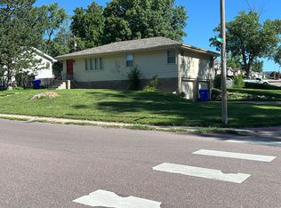 506 Hogan Dr, Papillion, NE 68046