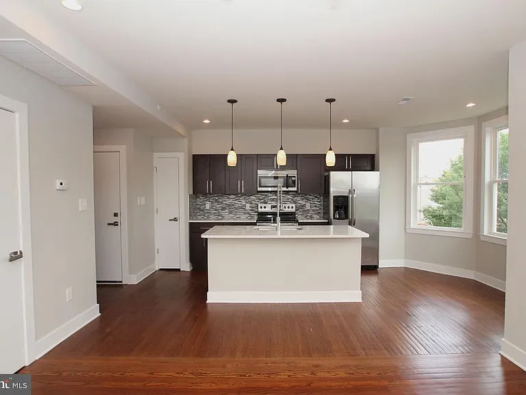 400 S 45th St #4D — Photo 4