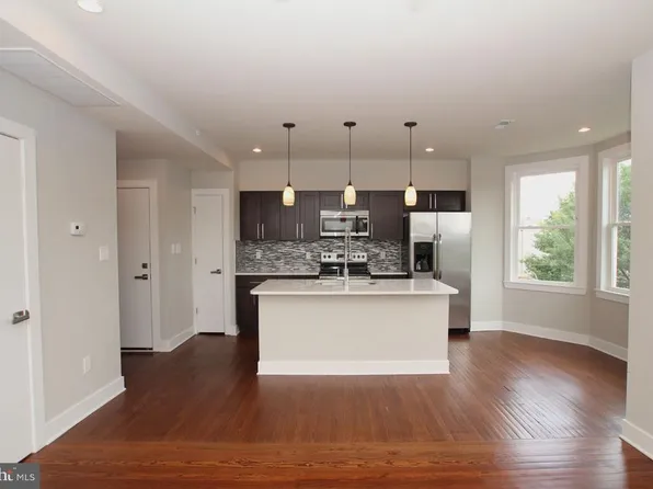 400 S 45th St #2D, Philadelphia, PA 19104