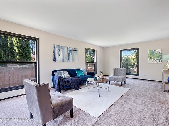 3rd image of 4109 Applewood Ln