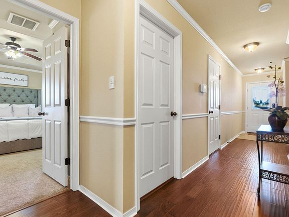 5th image of 1111 Aster Dr