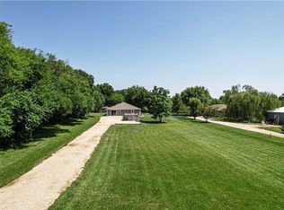 302 10th St, Garden City, MO 64747