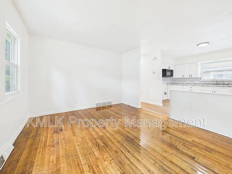 2 bed, 1.0 bath, 720 sqft, $1,100 — Photo 4