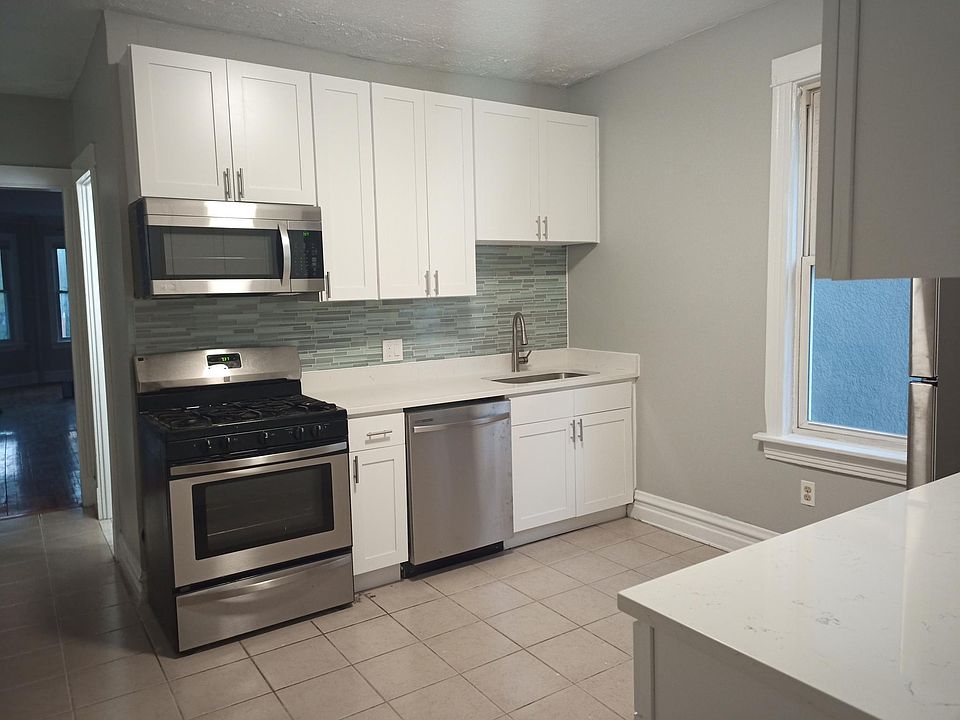 1st image of 4242 N Albany Ave #1