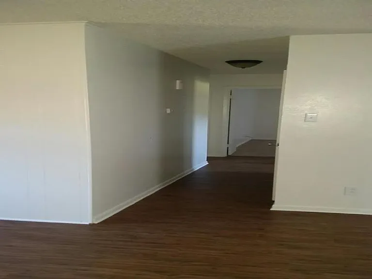 409 Conroe St — Photo 3