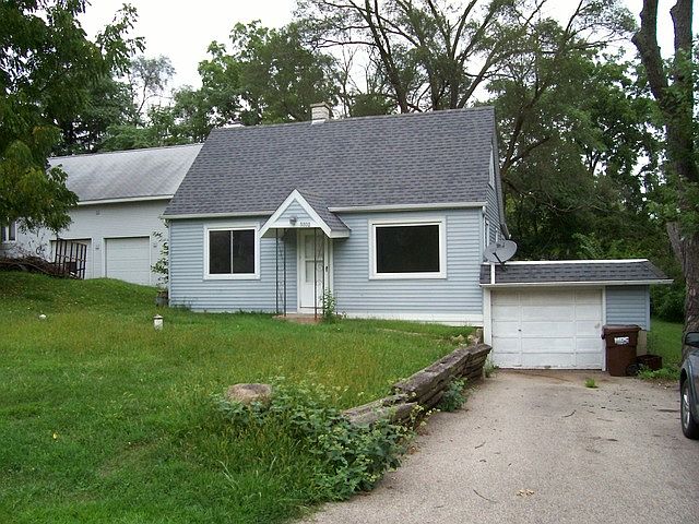 1st image of 5302 Maplehill Dr
