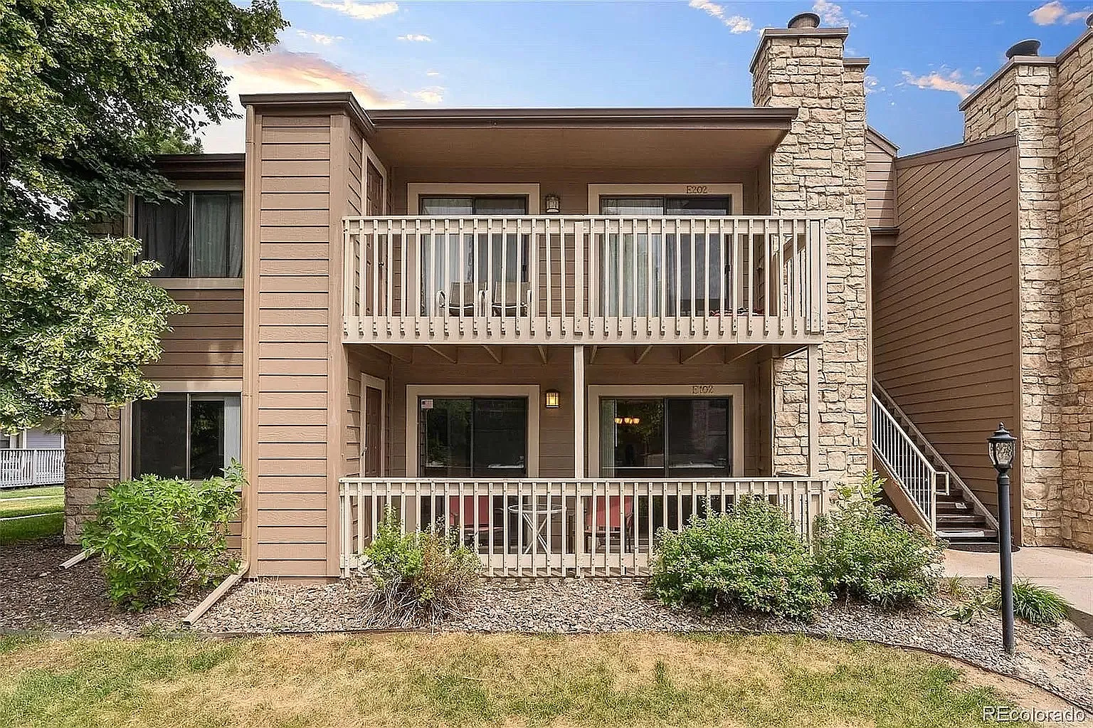 2 bed, 981 sqft, $2,100 — Photo 1