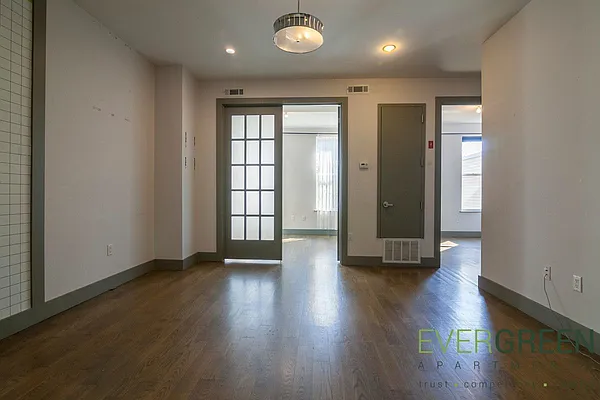 Rented by Evergreen Apartments BK | media 23