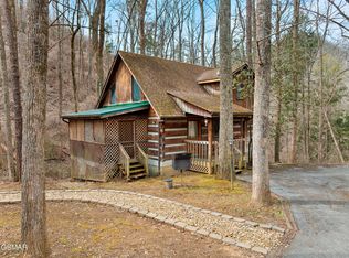 658 Red Bud Ln, Gatlinburg, TN 37738