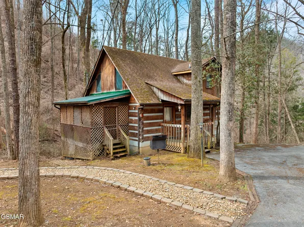 658 Red Bud Ln, Gatlinburg, TN 37738