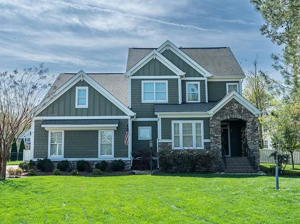 1209 Founders Pointe Trl, Carrollton, VA 23314