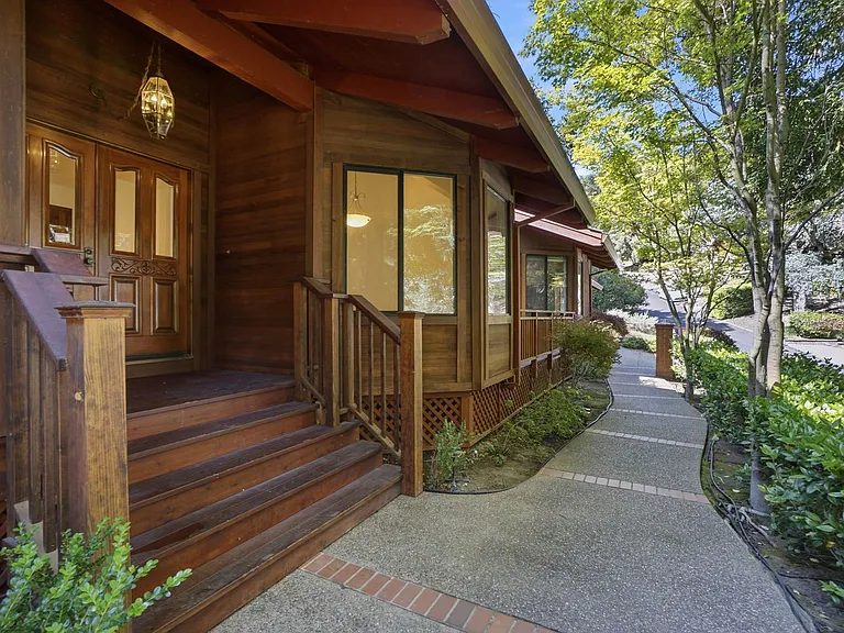 2561 Rolling Hills Ct — Photo 3