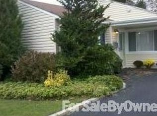 63 Cedar St, Massapequa, NY 11758