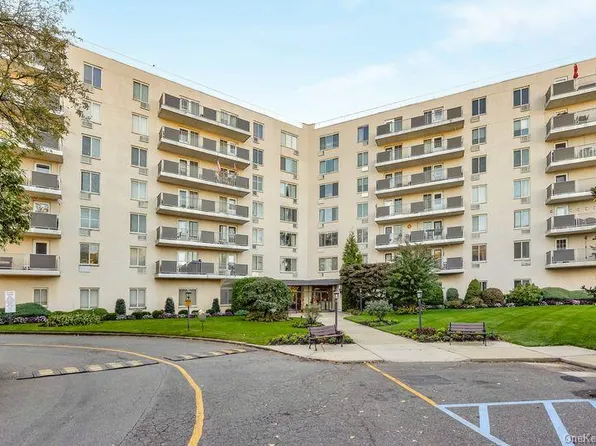 135 Post Avenue #2Q, Westbury, NY 11590